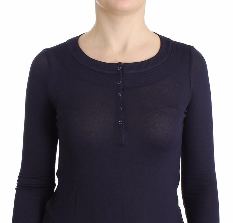 Blue longsleeved top