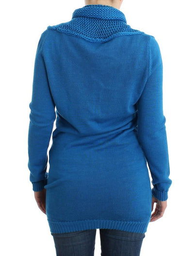 Blue knitted scoopneck sweater