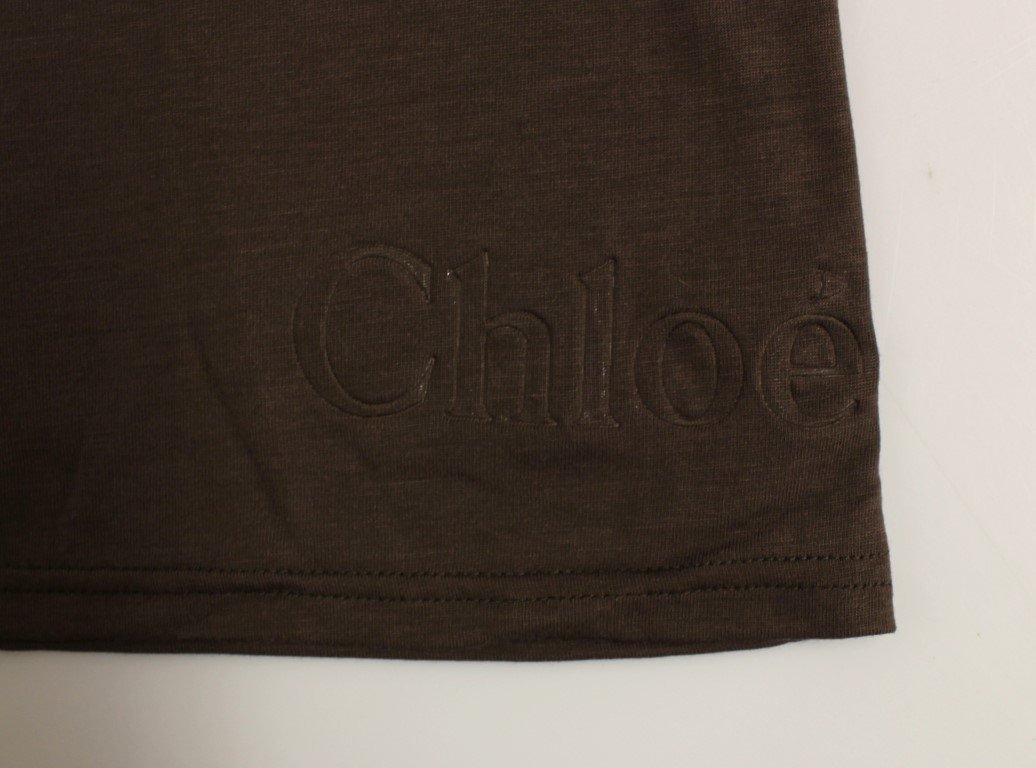 Brown shortsleeve crewneck t-shirt